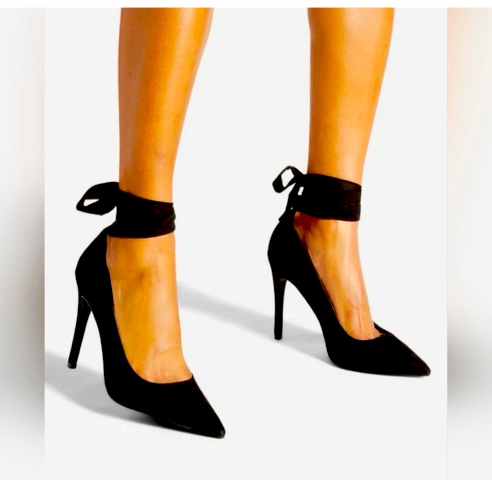 Akeiyla lace heels
